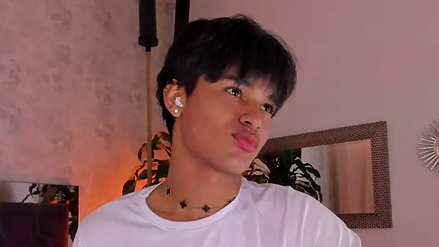 Snapshot of david_lux chatting on 24, 10, 2025 david lux online show from 24, 10, 2025