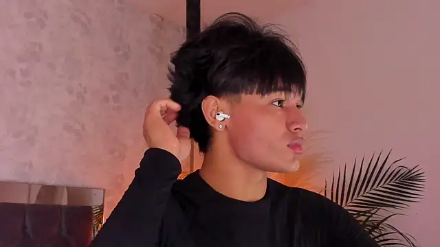 Snapshot of david_lux chatting on 12, 11, 2025 david lux online show from 12, 11, 2025