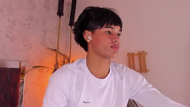 Snapshot of david_lux chatting on 29, 11, 2025 david lux online show from 29, 11, 2025