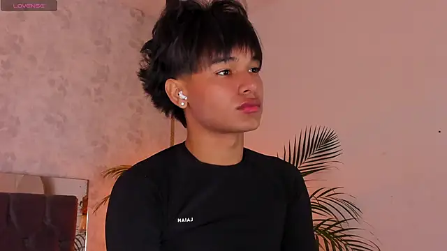 Snapshot of david_lux chatting on 6, 11, 2025 david lux online show from 6, 11, 2025