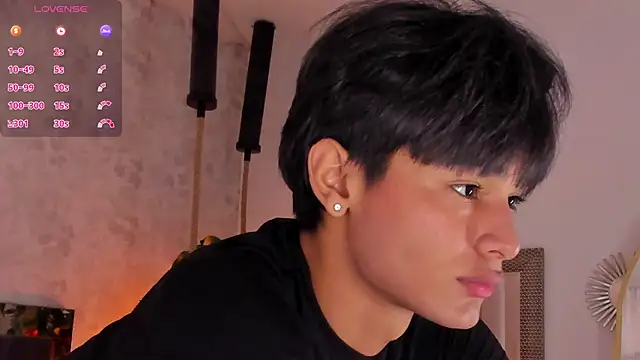 Snapshot of david_lux chatting on 21, 10, 2025 david lux online show from 21, 10, 2025