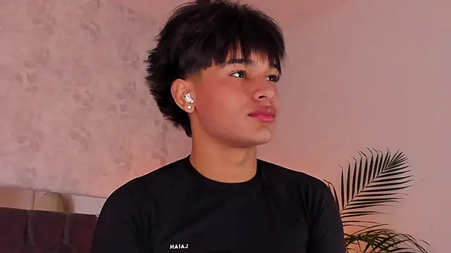 Snapshot of david_lux chatting on 8, 11, 2025 david lux online show from 8, 11, 2025