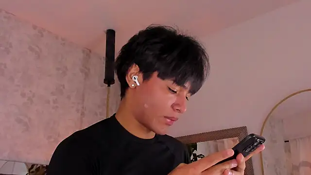 Snapshot of david_lux chatting on 25, 10, 2025 david lux online show from 25, 10, 2025