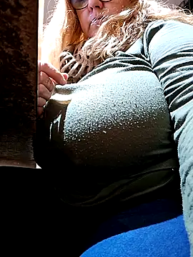Snapshot of JennyInVegas chatting on 8, 7, 2026 JennyInVegas online show from 8, 7, 2026