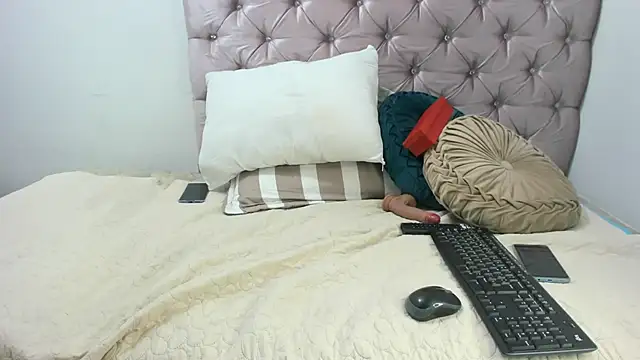 Snapshot of Inaya_Khalifa chatting on 23, 11, 2025 Inaya Khalifa online show from 23, 11, 2025