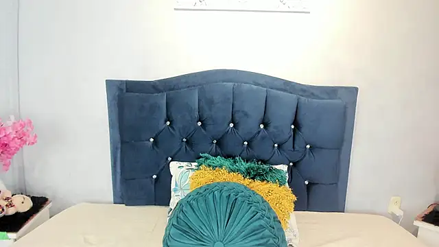 Inaya Khalifa online show from 20, 12, 2025