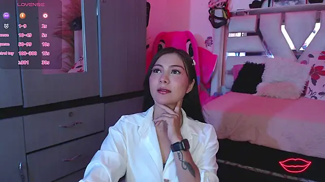 Hanna Plum online show from 5, 1, 2026