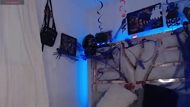 Hanna Plum online show from 21, 10, 2025