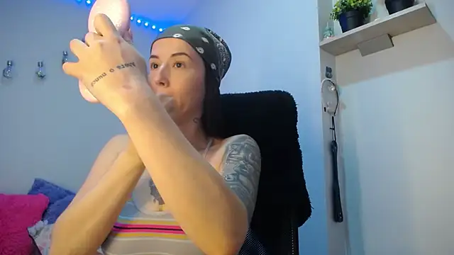 Emma sweet hot online show from 24, 6, 2026