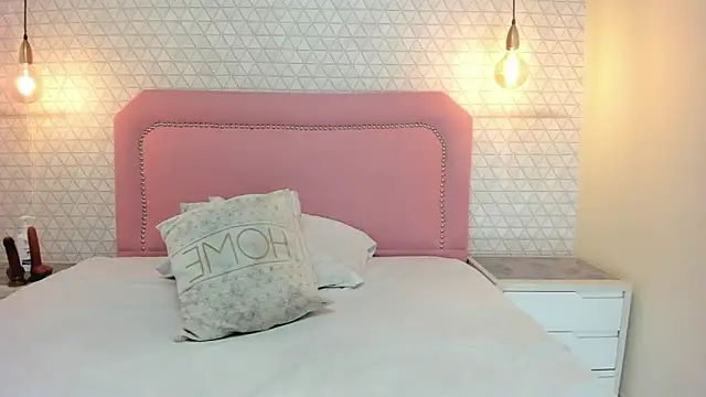 TAYLORMEYER1 online show from 11, 4, 2026