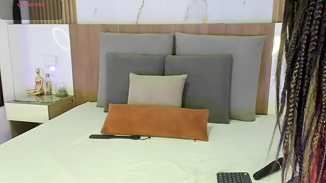 Zhara Lenoire online show from 12, 1, 2026