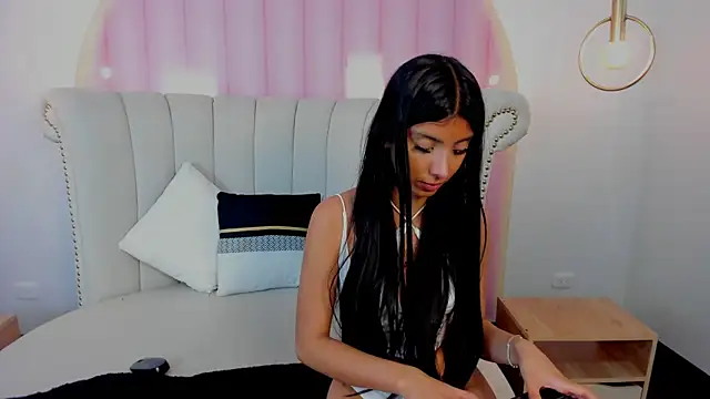 Isabella Marsh online show from 16, 12, 2025