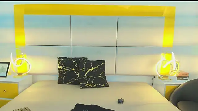 Isabella Marsh online show from 19, 12, 2025