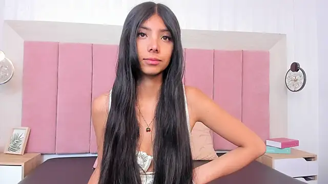 Isabella Marsh online show from 2, 12, 2025