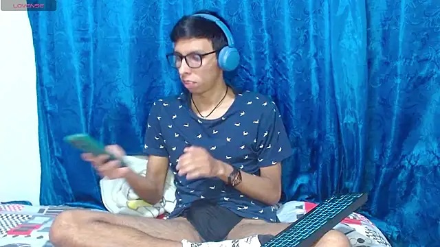 DavTwink3100 online show from 6, 4, 2026