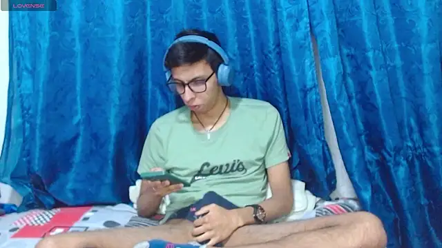 DavTwink3100 online show from 14, 4, 2026