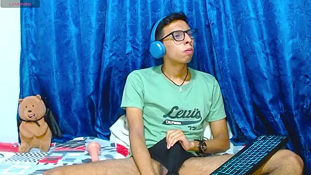 DavTwink3100 online show from 6, 3, 2026