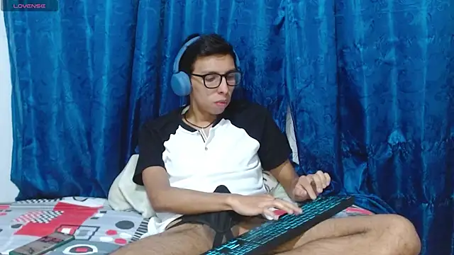 DavTwink3100 online show from 19, 4, 2026