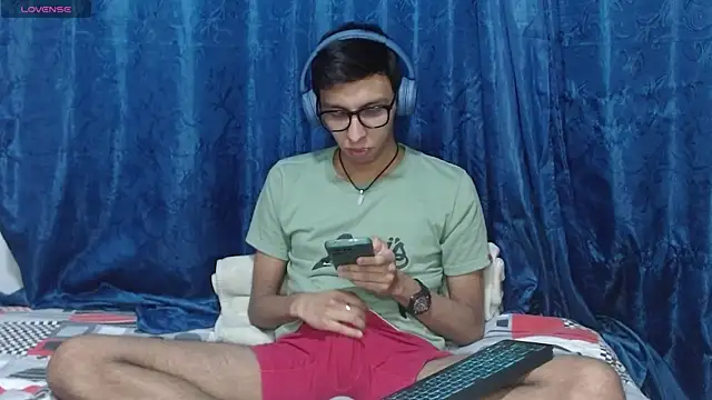 DavTwink3100 online show from 4, 4, 2026