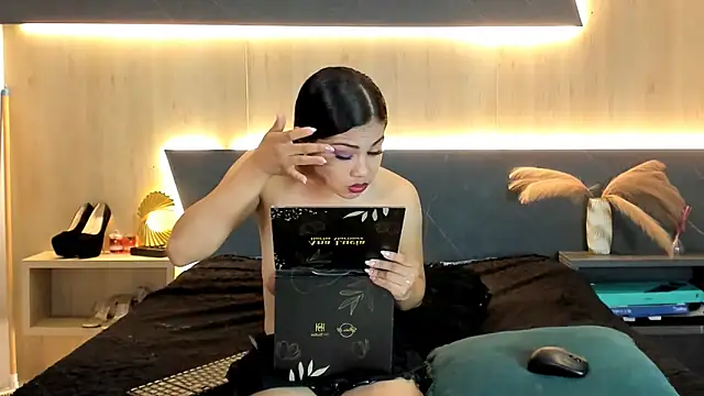 LorenaVarga online show from 13, 5, 2026