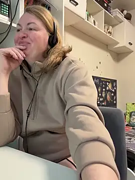 Amelia-Diamond online show from 18, 12, 2025