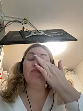 Amelia-Diamond online show from 4, 12, 2025