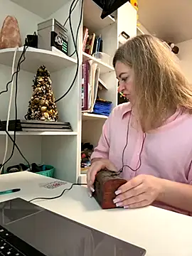 Amelia-Diamond online show from 2, 12, 2025