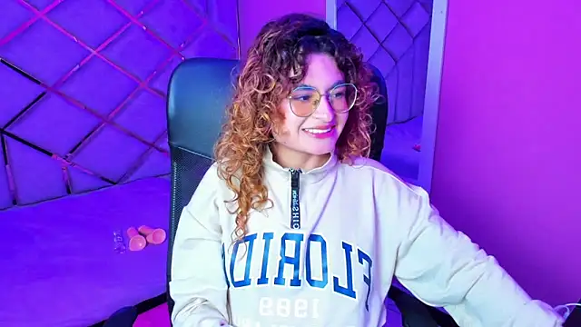 EmiliRouse  online show from 20, 11, 2025