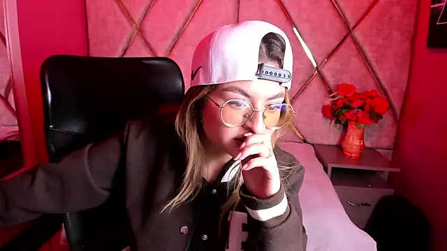 EmiliRouse  online show from 5, 12, 2025