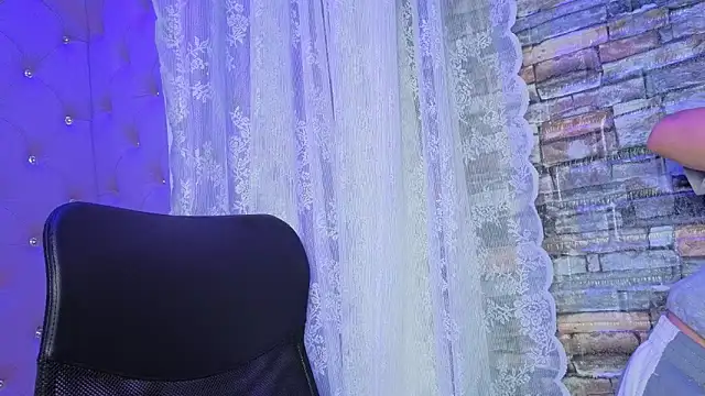 EmiliRouse  online show from 25, 11, 2025