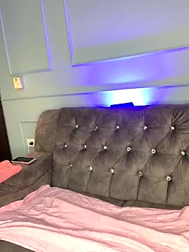 Orianabluee  online show from 31, 10, 2025