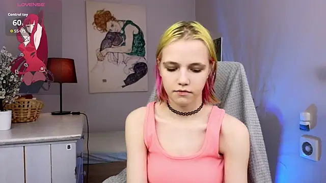 Snapshot of MitaSide chatting on 12, 11, 2025 MitaSide online show from 12, 11, 2025