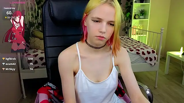 Snapshot of MitaSide chatting on 19, 11, 2025 MitaSide online show from 19, 11, 2025