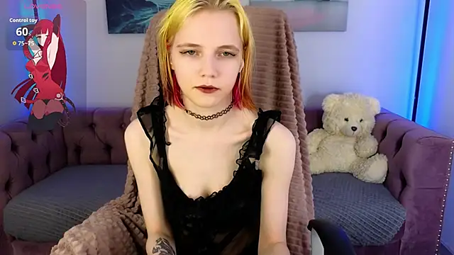 Snapshot of MitaSide chatting on 22, 11, 2025 MitaSide online show from 22, 11, 2025