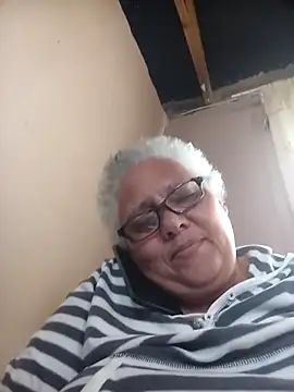 Snapshot of juicyboode chatting on 28, 10, 2025 juicyboode online show from 28, 10, 2025