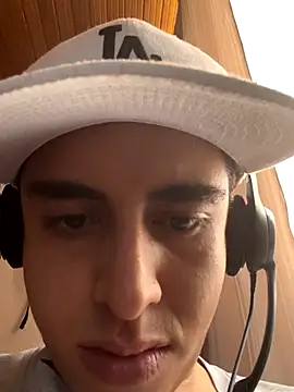 Snapshot of motomotoboy chatting on 21, 10, 2025 motomotoboy online show from 21, 10, 2025