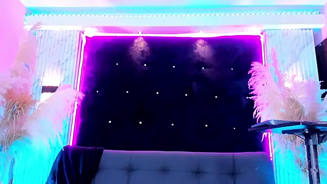 Queens Wonders Blonders online show from 2, 11, 2025