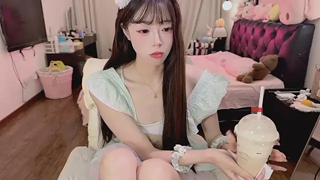 Onecutelittle online show from 8, 5, 2026