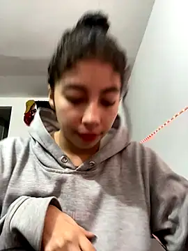 ShareeBax  online show from 2, 12, 2025