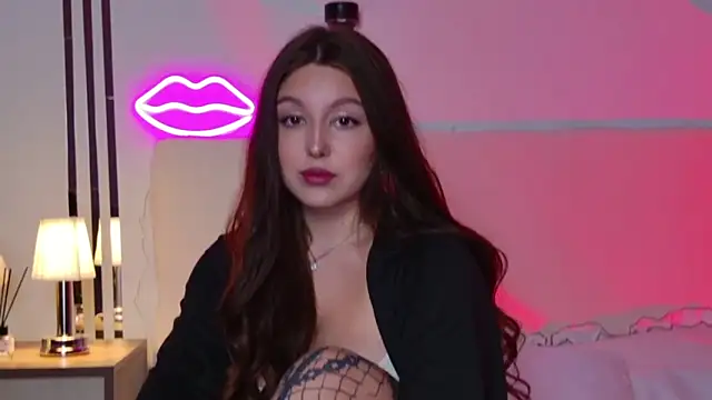  Tessa May  online show from 17, 11, 2025