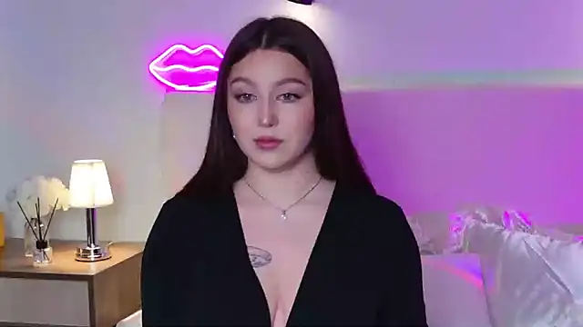  Tessa May  online show from 31, 10, 2025