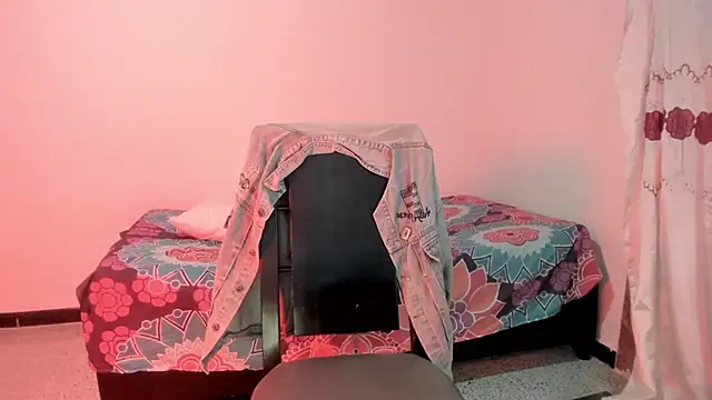 Nikki  uwu online show from 5, 4, 2026