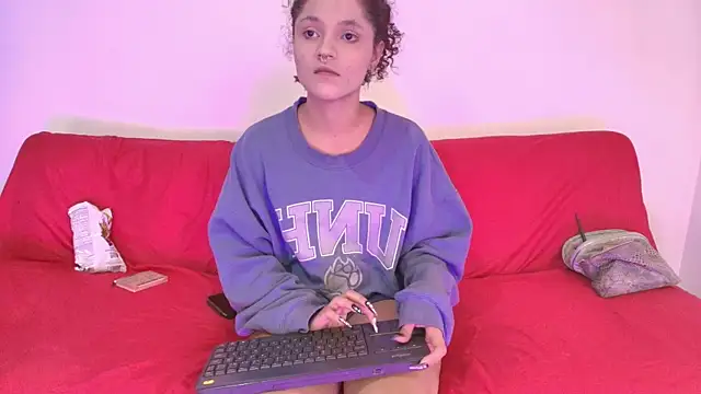 Snapshot of Nikki__uwu chatting on 7, 6, 2026 Nikki uwu online show from 7, 6, 2026