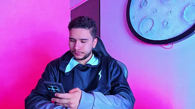 mike 257 online show from 23, 3, 2026