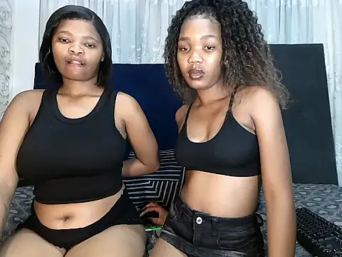 MinnieBee101 online show from 2, 4, 2026