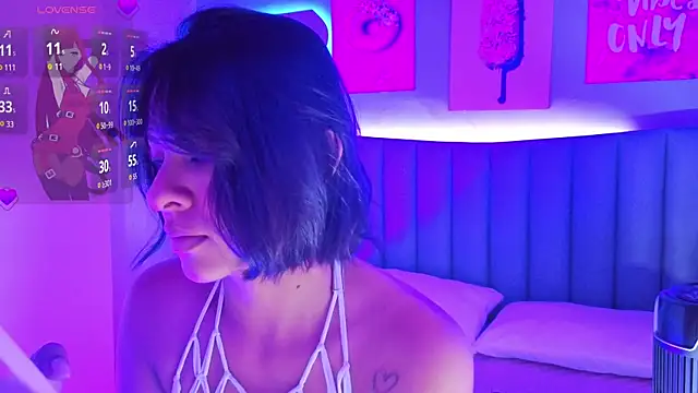 Aria Russo online show from 4, 4, 2026