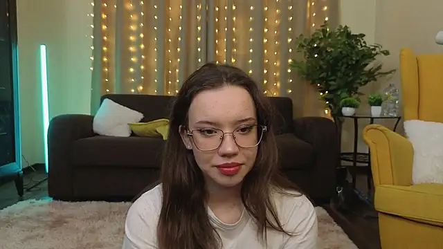 FabiolaCowing online show from 4, 11, 2025