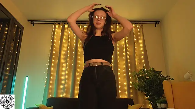 FabiolaCowing online show from 2, 11, 2025