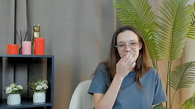 FabiolaCowing online show from 19, 10, 2025