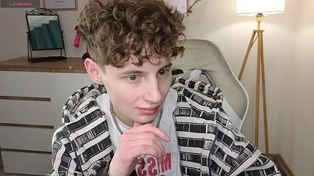 Snapshot of crisp1n chatting on 6, 2, 2026 crisp1n online show from 6, 2, 2026